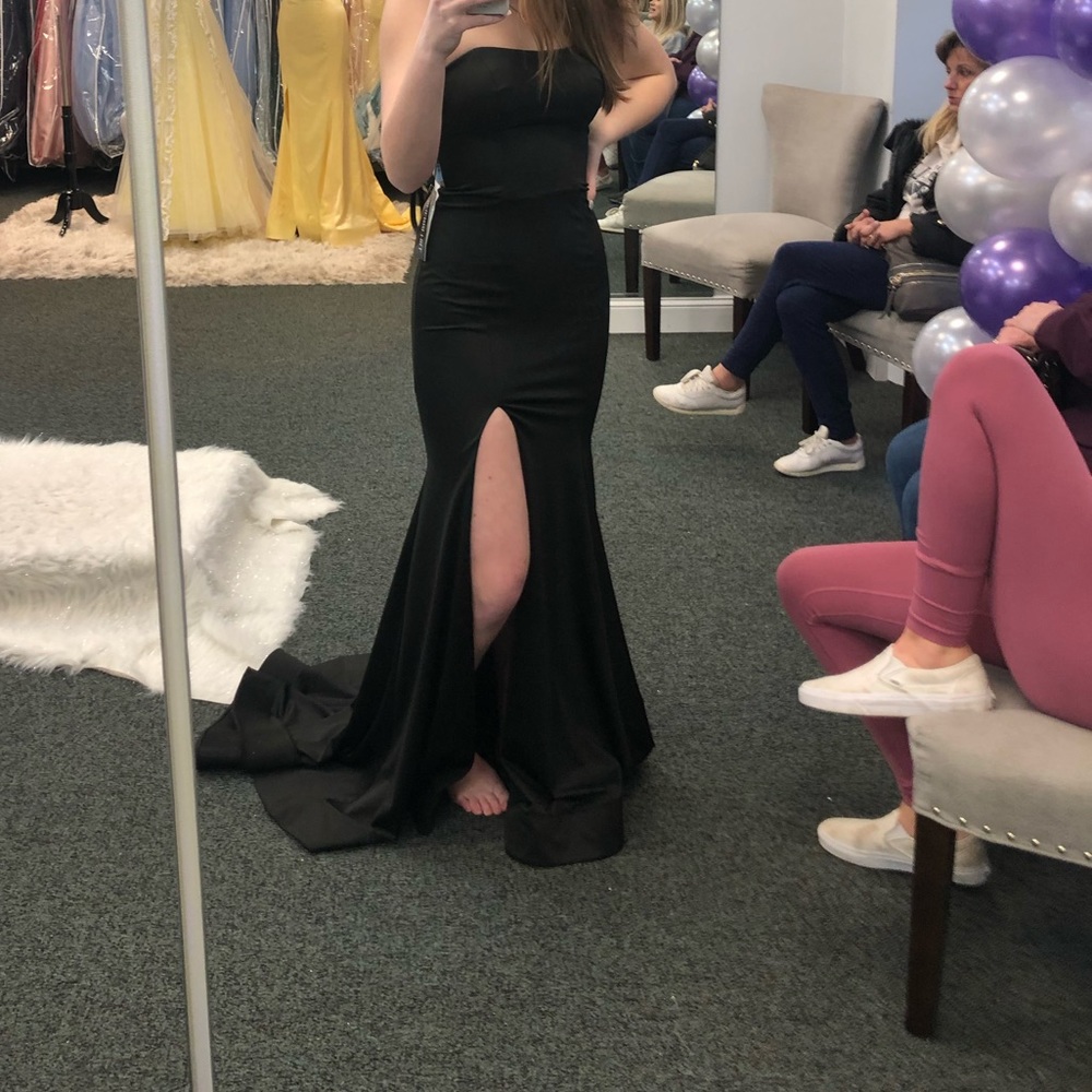 Sherri Hill Prom Dress 🖤